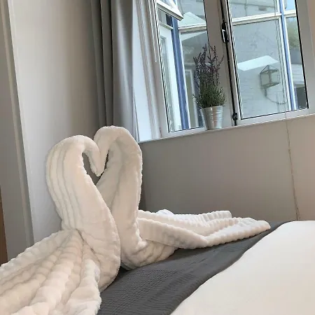 Apartment New Garden View 5min Tu Bentley Utopia *