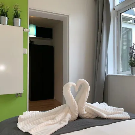 New Garden View 5min Tu Bentley Utopia Apartment *
